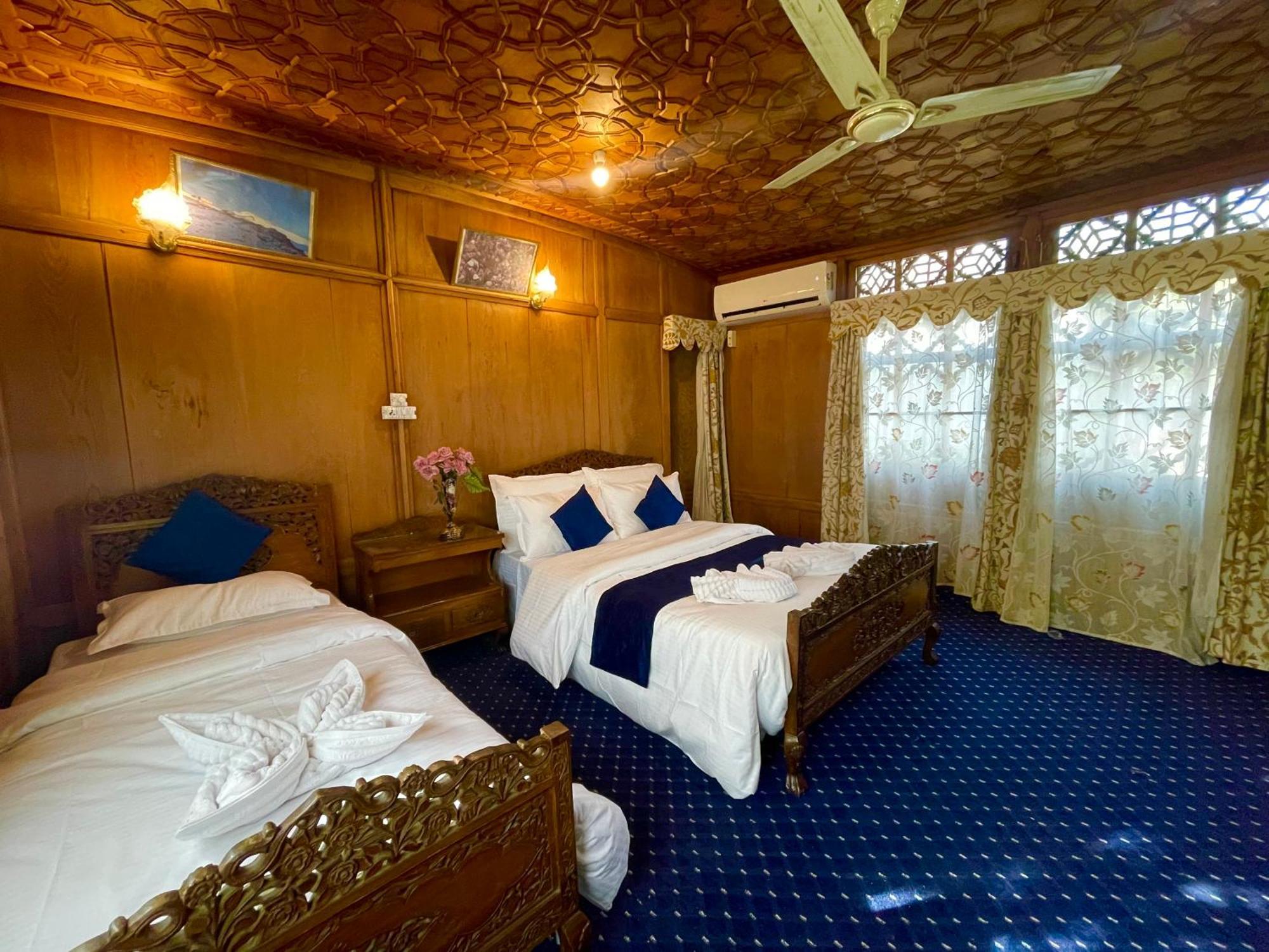 New Sea Palace Houseboats Srīnagar Exterior foto