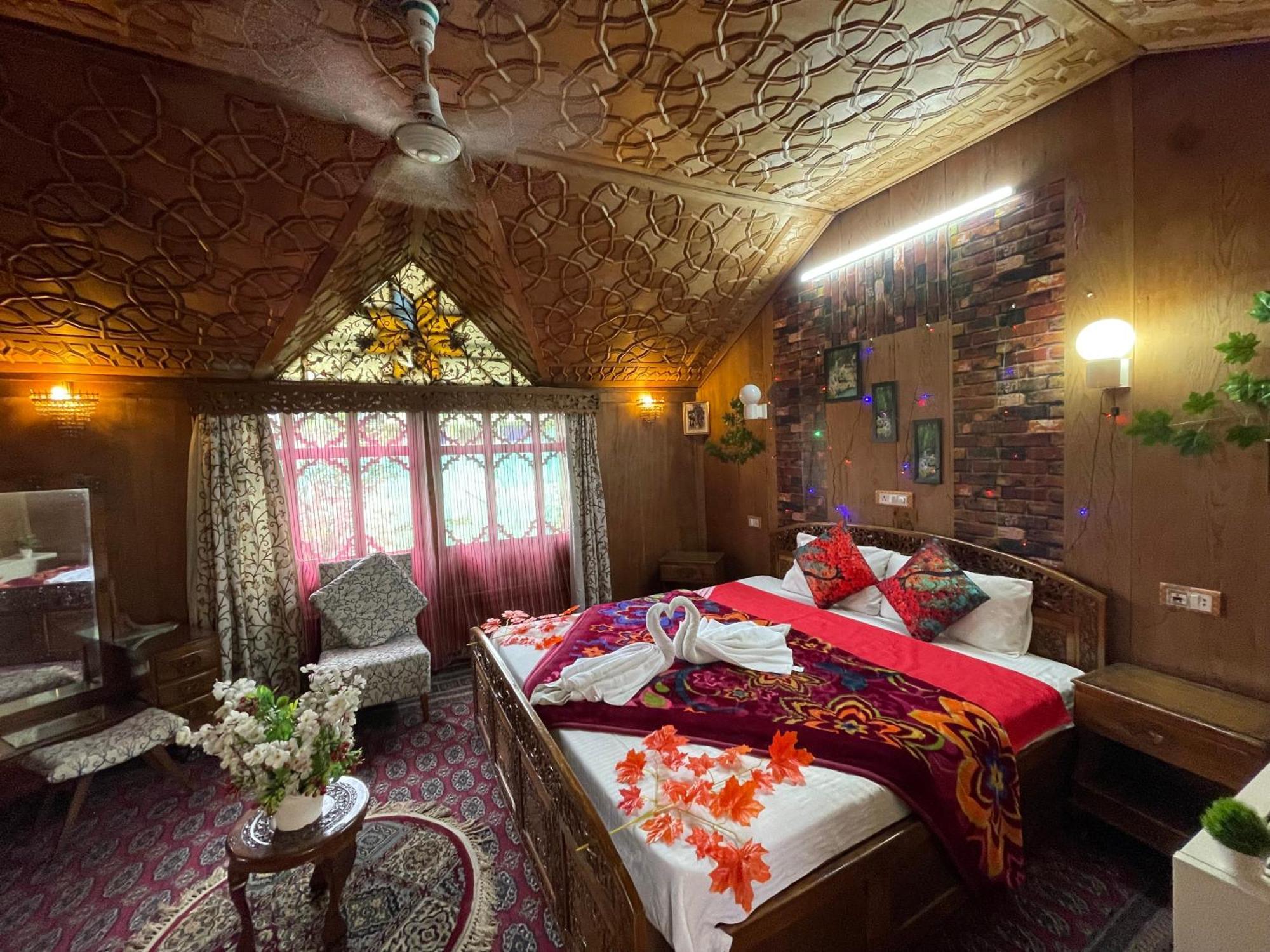 New Sea Palace Houseboats Srīnagar Exterior foto