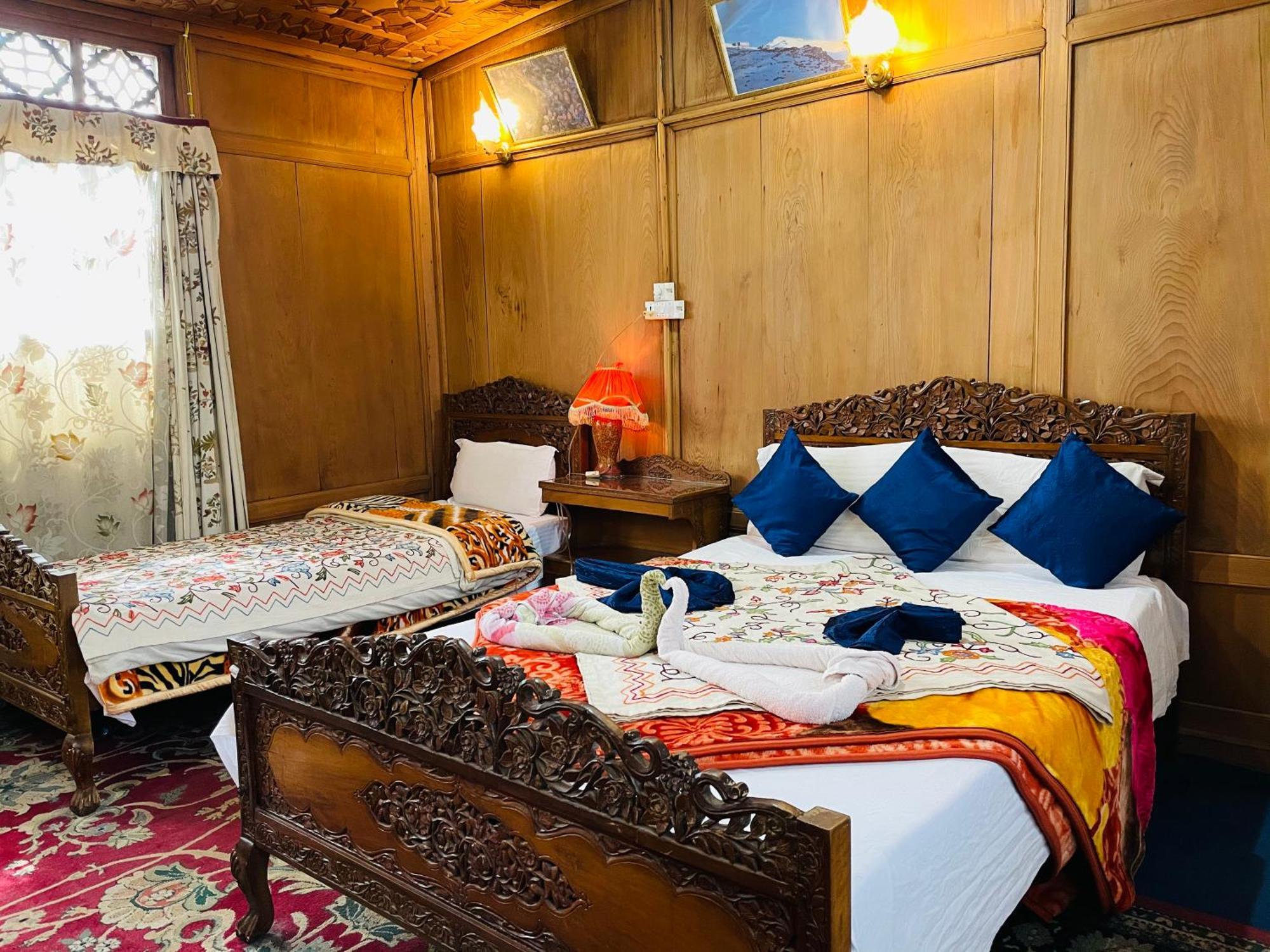 New Sea Palace Houseboats Srīnagar Exterior foto