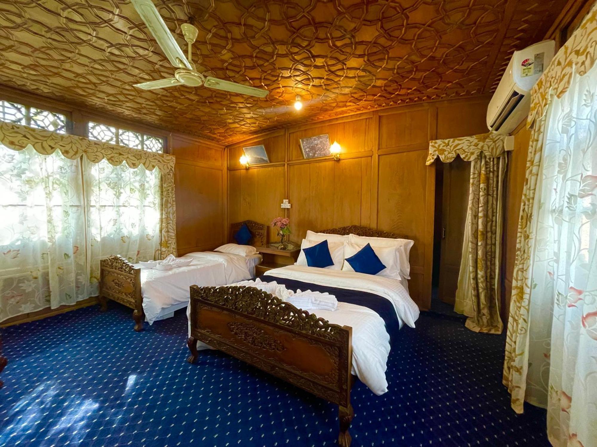New Sea Palace Houseboats Srīnagar Exterior foto