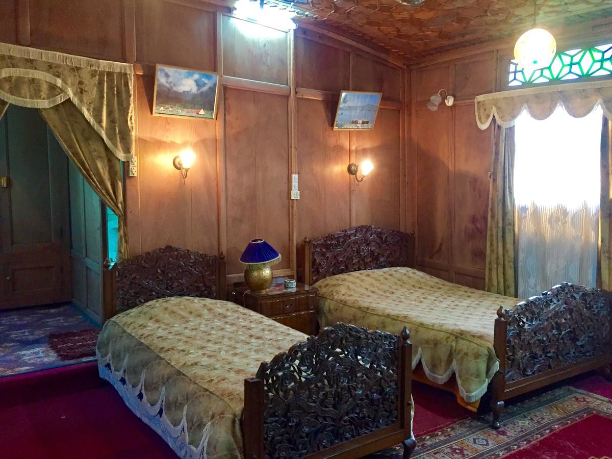 New Sea Palace Houseboats Srīnagar Exterior foto