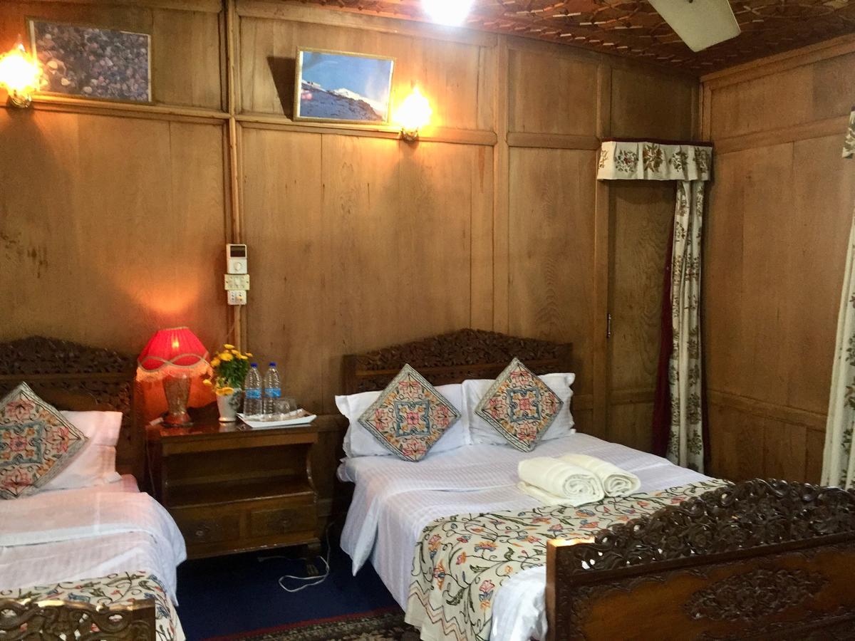 New Sea Palace Houseboats Srīnagar Exterior foto