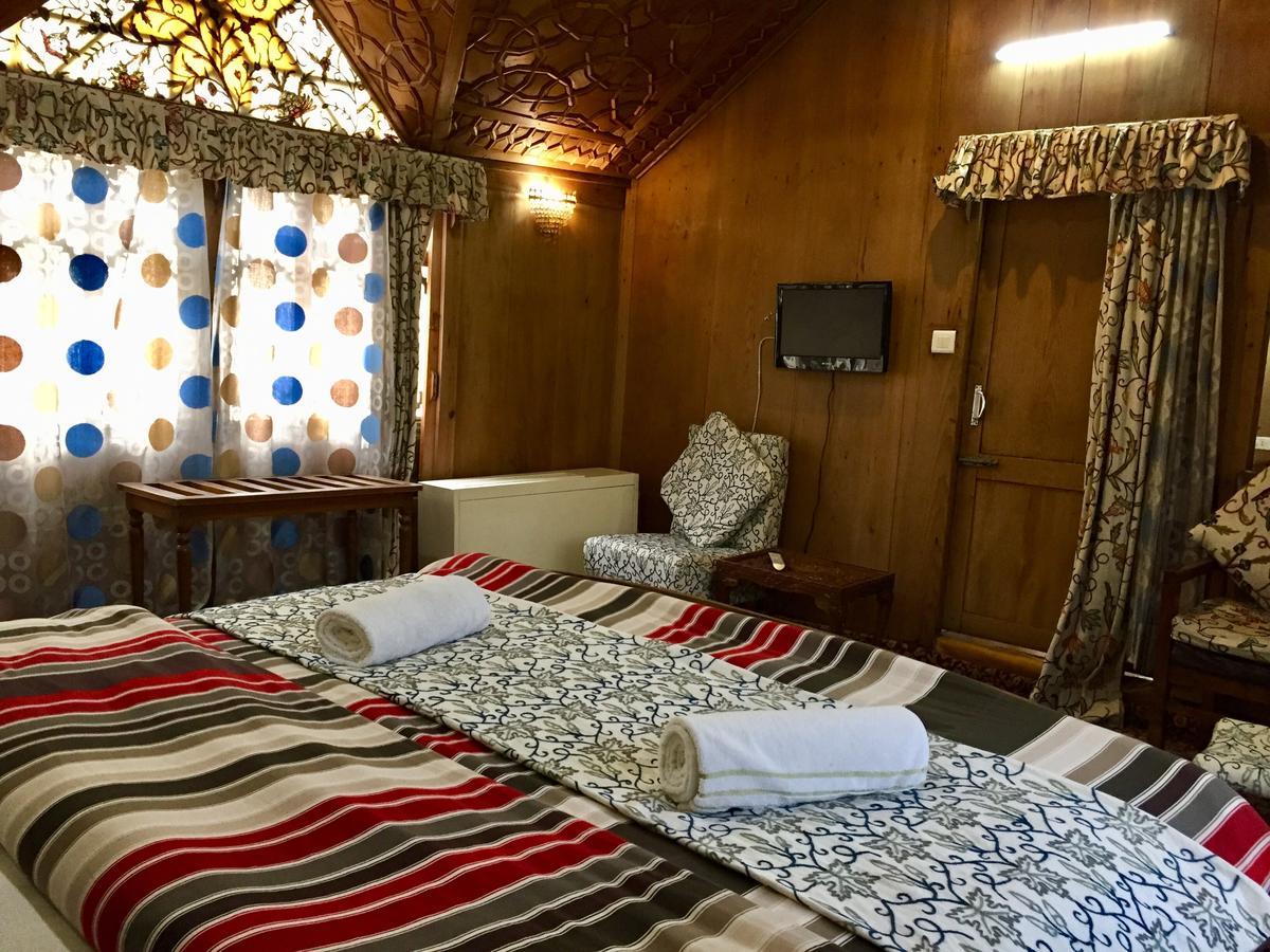 New Sea Palace Houseboats Srīnagar Exterior foto