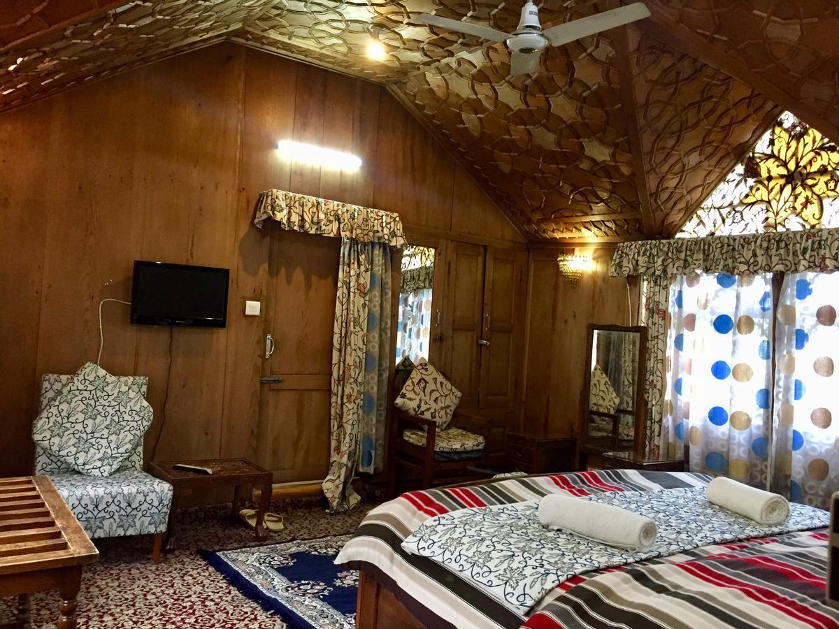New Sea Palace Houseboats Srīnagar Exterior foto