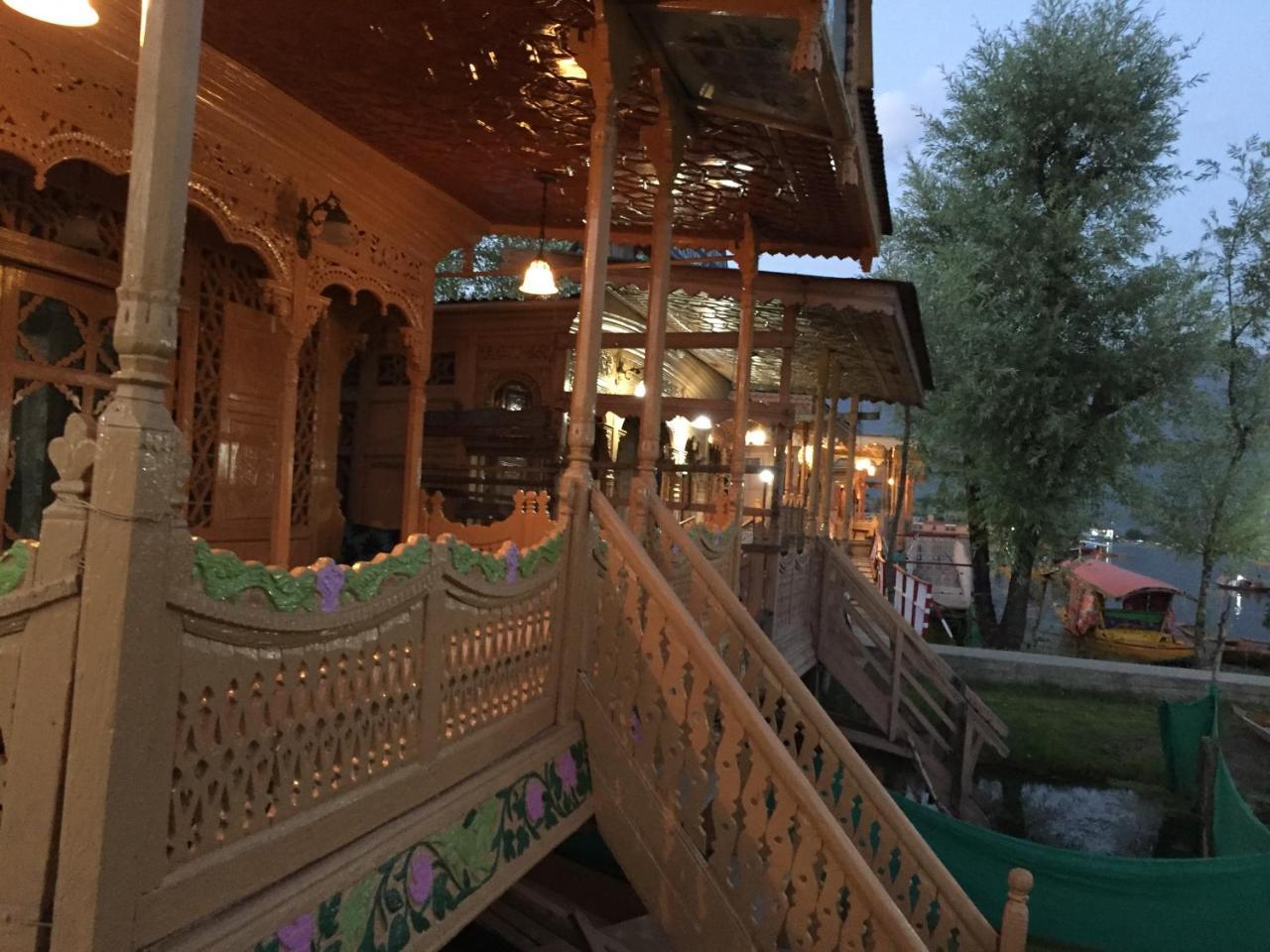 New Sea Palace Houseboats Srīnagar Exterior foto