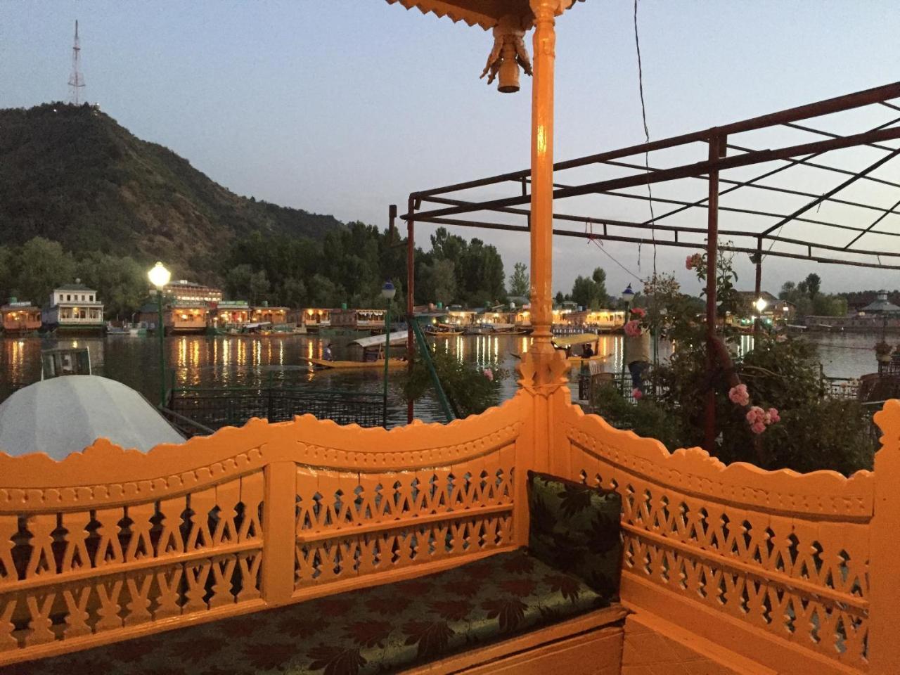 New Sea Palace Houseboats Srīnagar Exterior foto